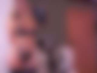 Joannee MILF webcam performer live streaming