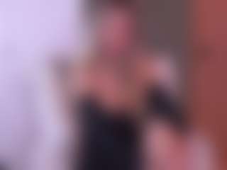 Live cam show with Joannee - Athletic MILF on Camsoda
