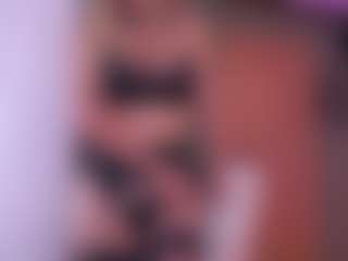 Live cam show with Joannee - Mature MILF on Camsoda