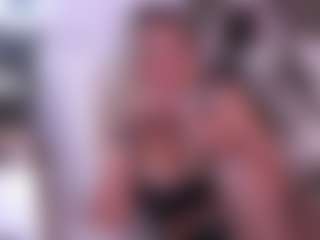 Live cam show with Joannee - Blonde Hair MILF on Camsoda