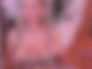 Joannee MILF webcam performer live streaming