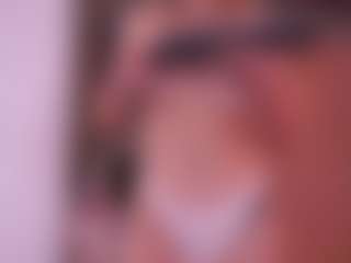 Joannee MILF webcam performer live streaming