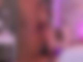 Joannee MILF webcam performer live streaming