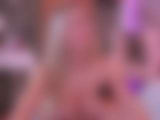 Joannee MILF webcam performer live streaming