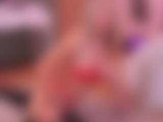 Joannee MILF webcam performer live streaming