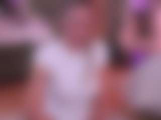 Joannee MILF webcam performer live streaming