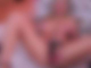 Live cam show with Joannee - Blonde Hair Curvy on Camsoda