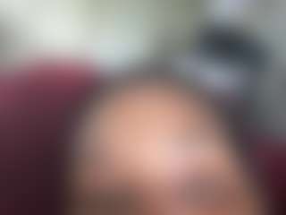 Live cam show with PrettyLightskin - BBW on Camsoda