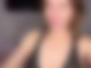 Live cam show with RachelBeauty - Upskirt on SmokeAndPoke