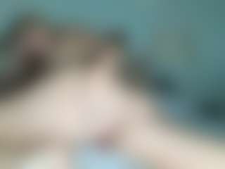 ScarlettRose72 MILF webcam performer live streaming
