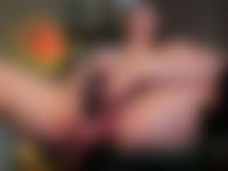 IngAiden MILF webcam performer live streaming