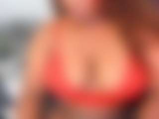 ashleylovexx MILF webcam performer live streaming