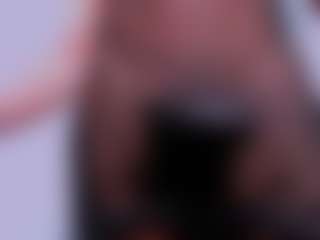 Live cam show with KeilaFerrer - Smoking on alttransgirls