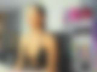 Live cam show with EvaNoelleX - Oil on Dare Cams