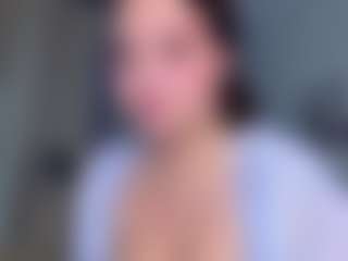 KylieLips's Live Sex Cam Show