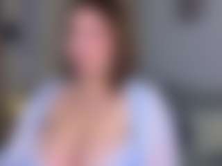 Live cam show with KylieLips - Squirt on Cam Slut