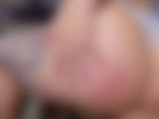Live cam show with KylieLips - Solo on AdultVida.com