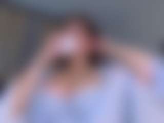 Live cam show with KylieLips - Squirt on CamwithHer