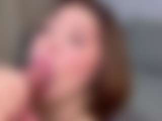 KylieLips's Live Sex Cam Show