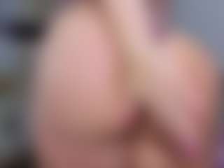 KylieLips's Live Sex Cam Show