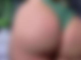 KylieLips's Live Sex Cam Show
