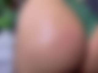 KylieLips's Live Sex Cam Show