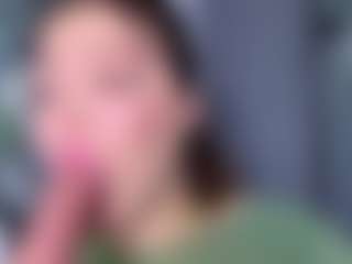 KylieLips's Live Sex Cam Show