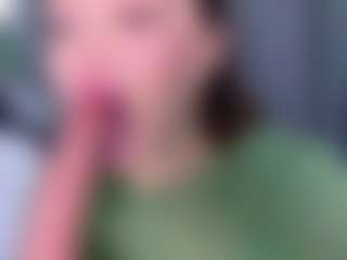 KylieLips's Live Sex Cam Show