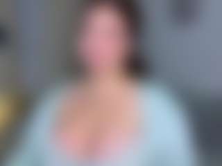 KylieLips's Live Sex Cam Show
