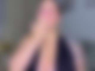 KylieLips's Live Sex Cam Show
