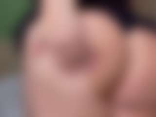 KylieLips's Live Sex Cam Show