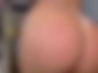 KylieLips's Live Sex Cam Show