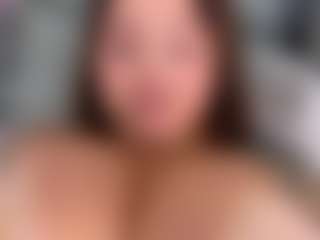 KylieLips's Live Sex Cam Show