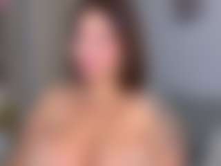 KylieLips's Live Sex Cam Show