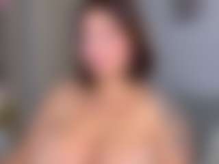 KylieLips's Live Sex Cam Show