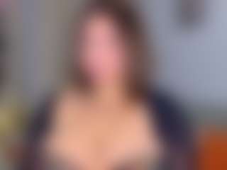 KylieLips's Live Sex Cam Show
