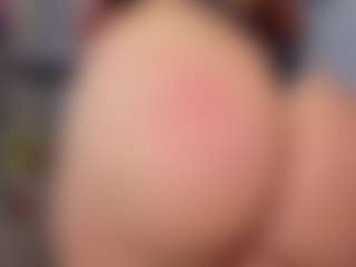 KylieLips's Live Sex Cam Show
