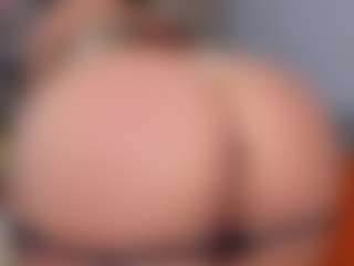 KylieLips's Live Sex Cam Show