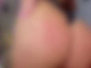 KylieLips's Live Sex Cam Show