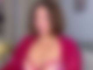 Live cam show with KylieLips - Squirt on CamClone