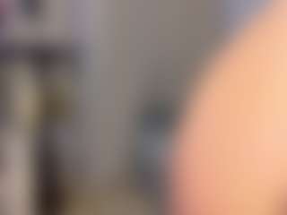 KylieLips's Live Sex Cam Show