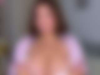 KylieLips's Live Sex Cam Show