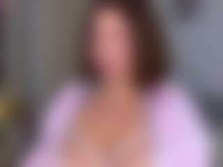 Live cam show with KylieLips - Tease Curvy on Fling VIP Chat