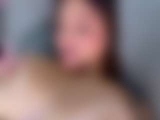 KylieLips's Live Sex Cam Show