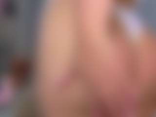 KylieLips's Live Sex Cam Show