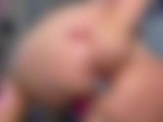 KylieLips's Live Sex Cam Show
