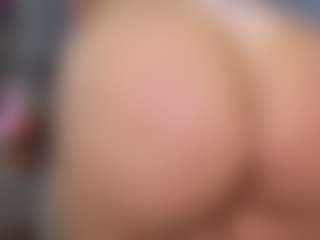 KylieLips's Live Sex Cam Show