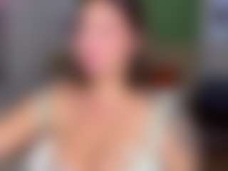 Live cam show with KylieLips - Solo on boobsie.com