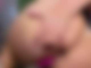 KylieLips's Live Sex Cam Show