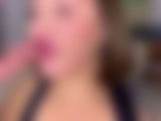 KylieLips's Live Sex Cam Show
